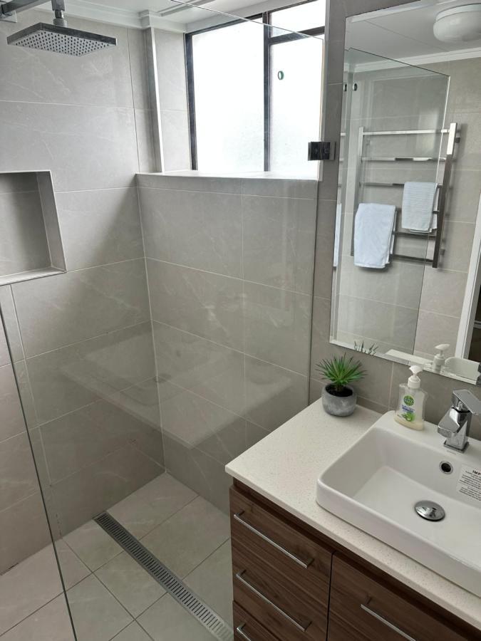 Queensleigh Holiday Apartments Броудбийч Екстериор снимка